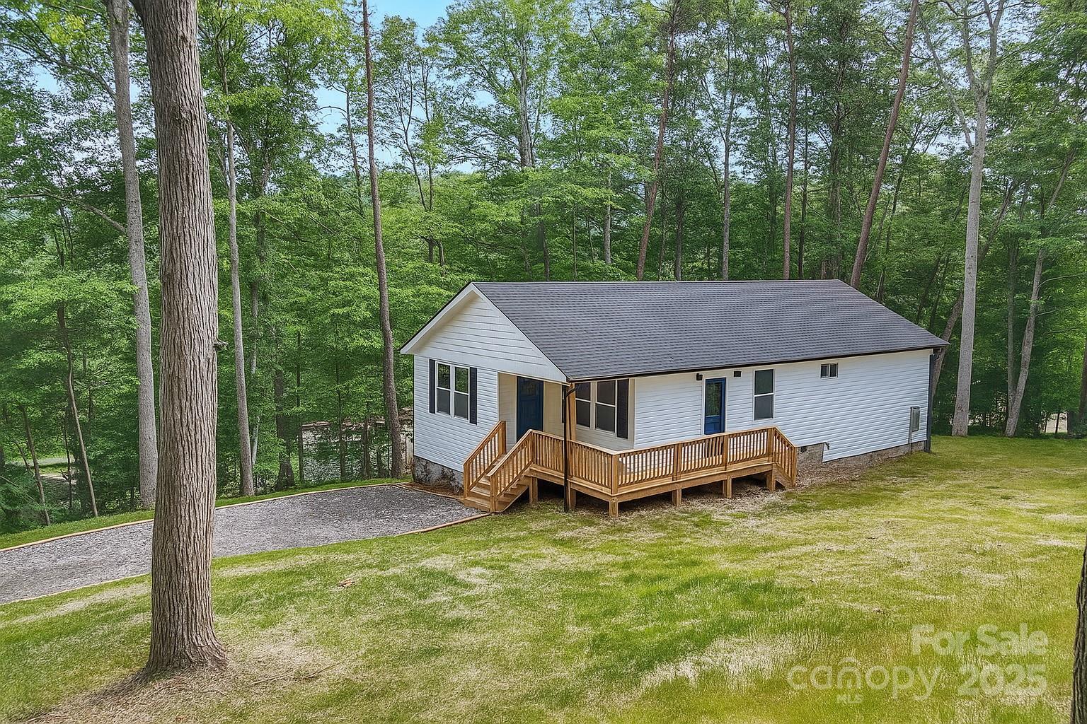 Property Photo:  10 Fair Bluff Lane  NC 28715 