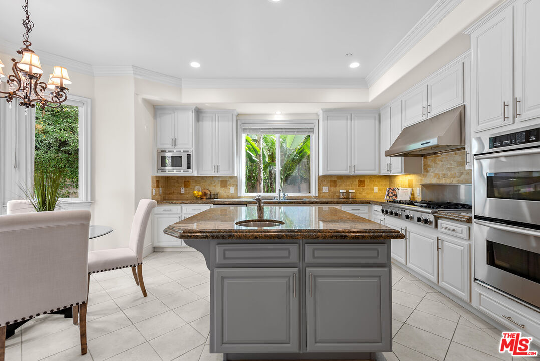 Property Photo: 2997 Beverly Glen Cir CA 90077