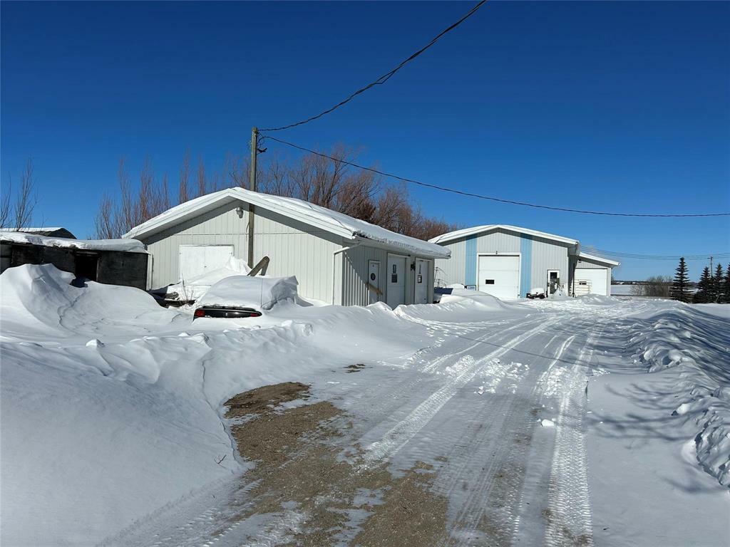 Property Photo:  104146 Pth 16 Road  MB R0J 1E0 