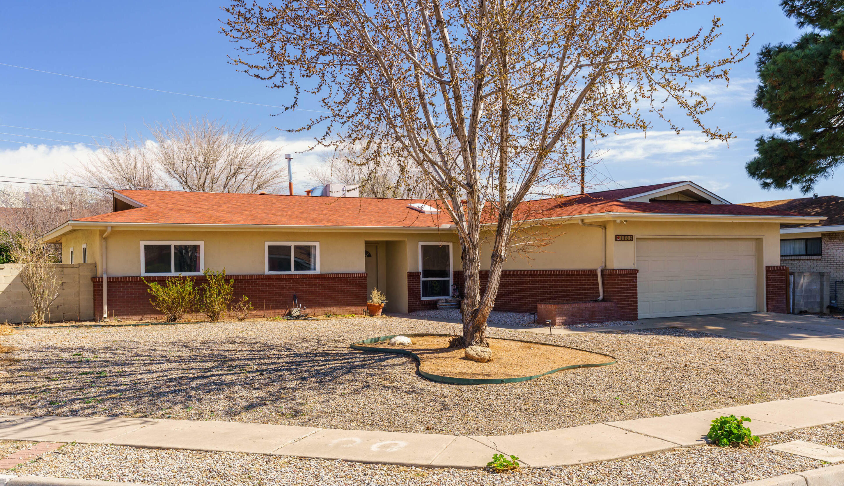 Property Photo:  1708 Saint Court NE  NM 87112 
