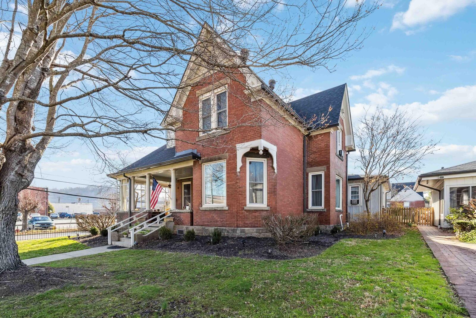 Property Photo:  202 Black Street  KY 40906 