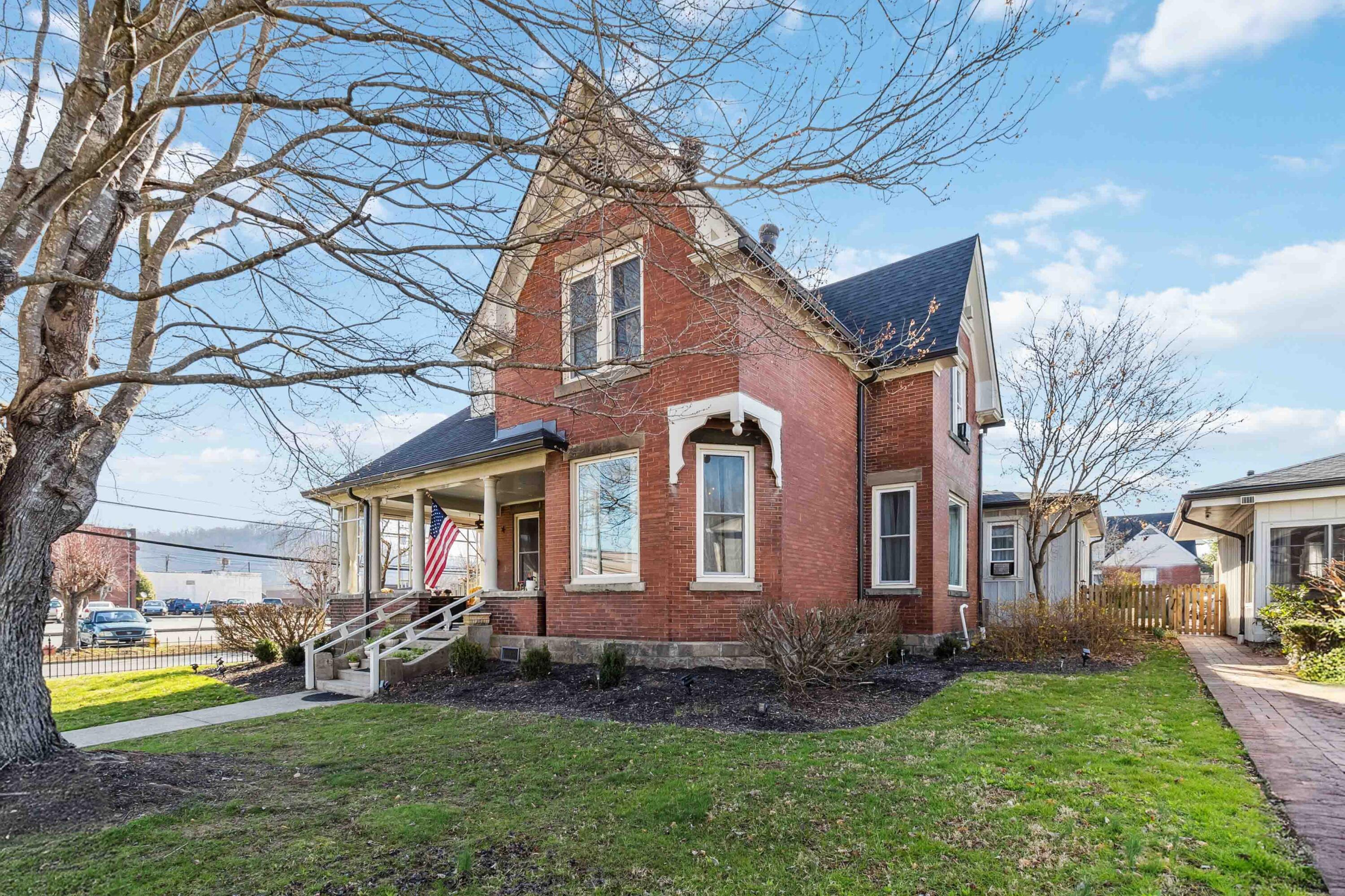 Property Photo: 202 Black Street KY 40906