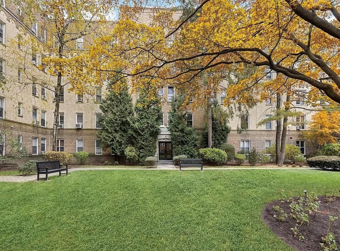 Property Photo:  472 Gramatan Avenue Bldg. 3, Unit N3  NY 10552 