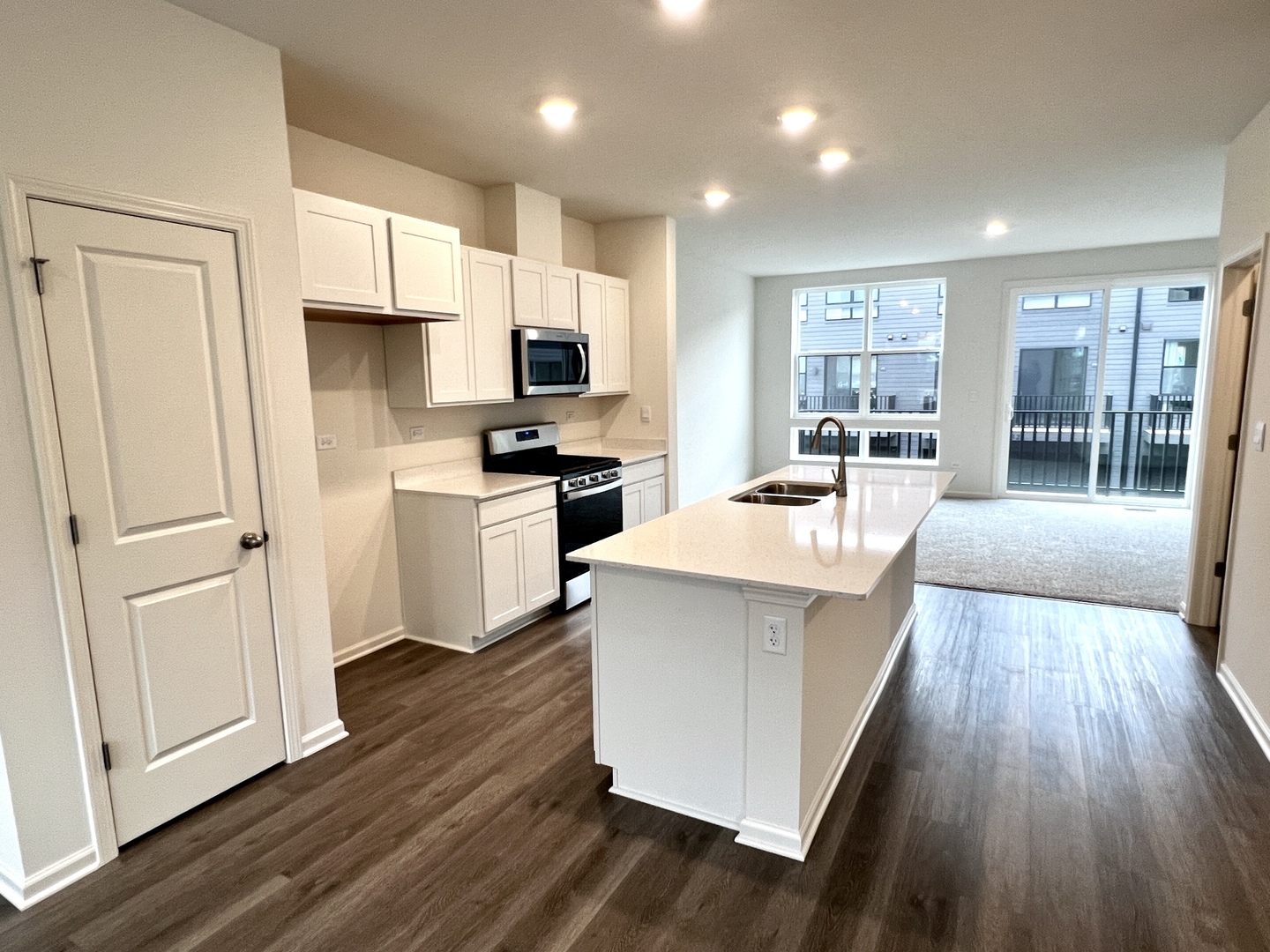 Property Photo:  345 Summit Circle  IL 60148 