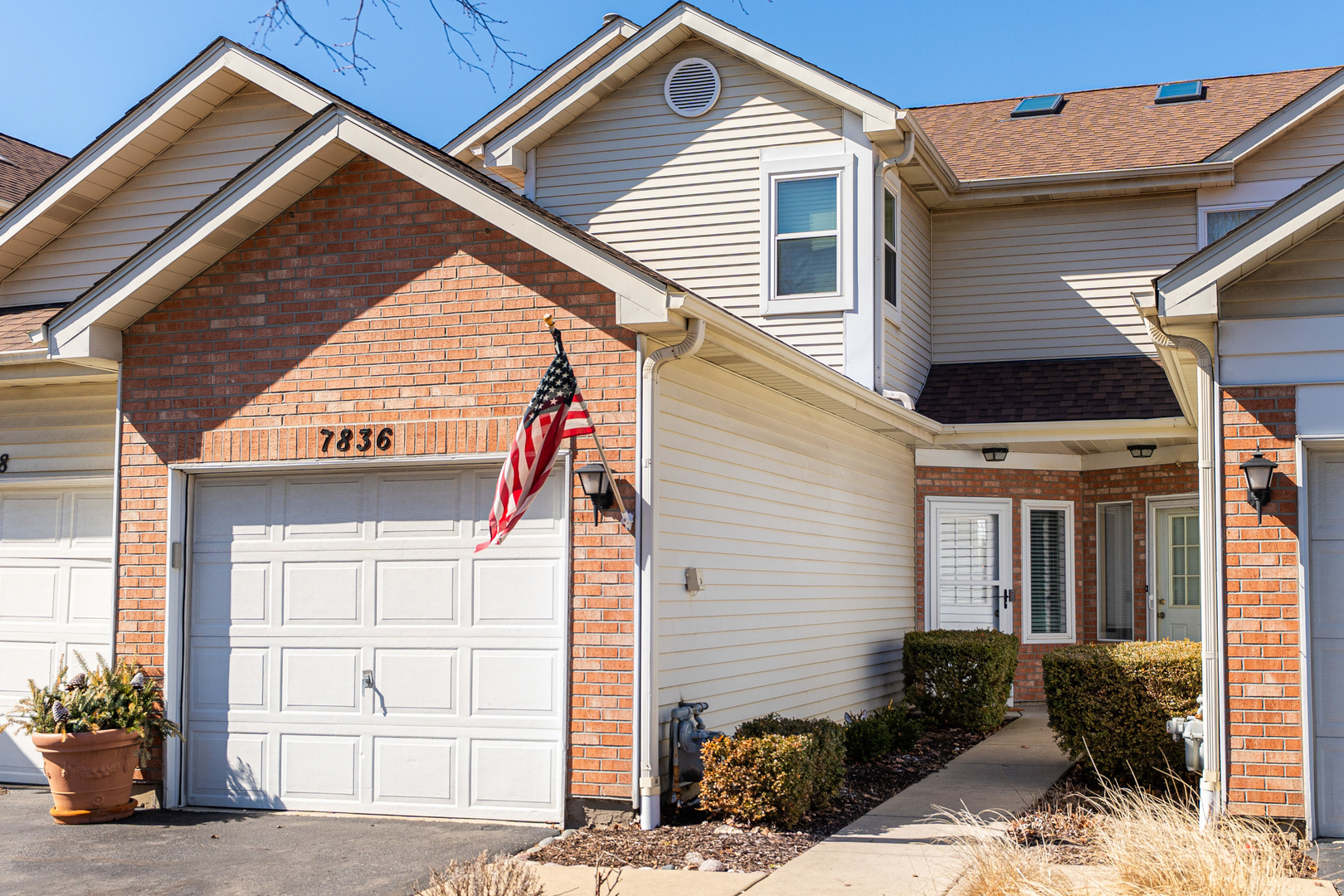 7836 Darien Lake Drive  Darien IL 60561 photo