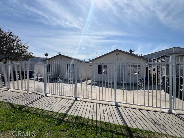 Property Photo:  2636 E 126th Street  CA 90222 