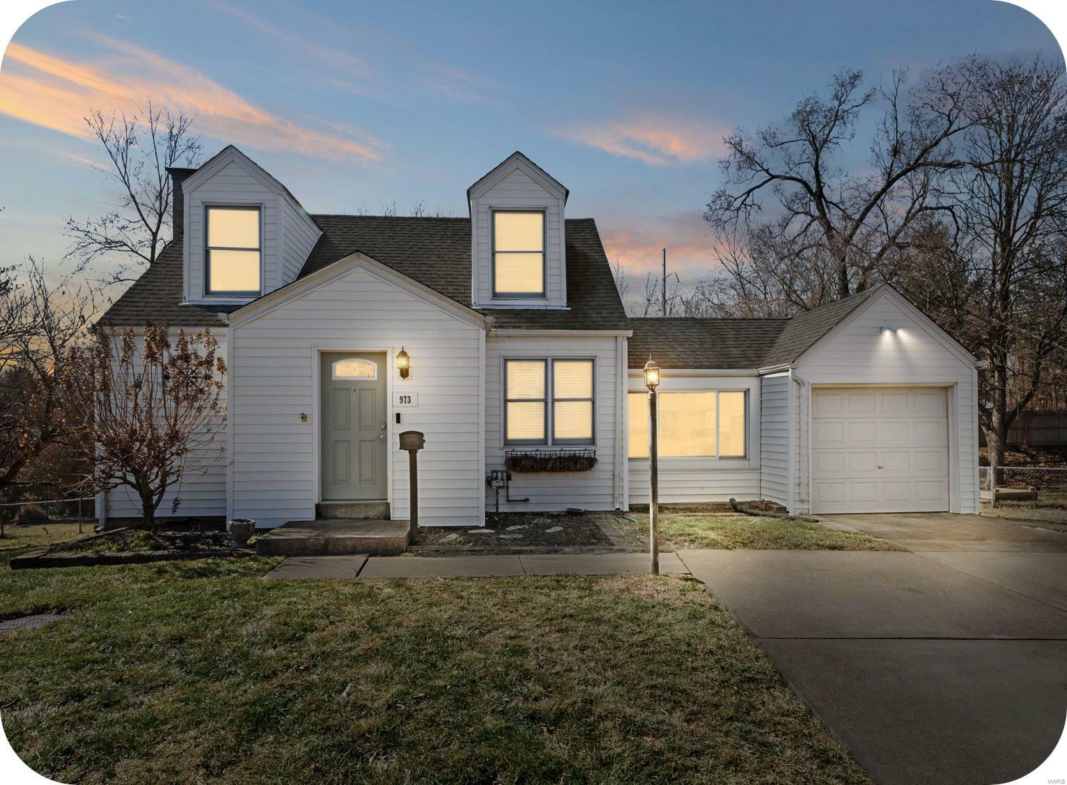 Property Photo: 973 Westglen Drive MO 63126