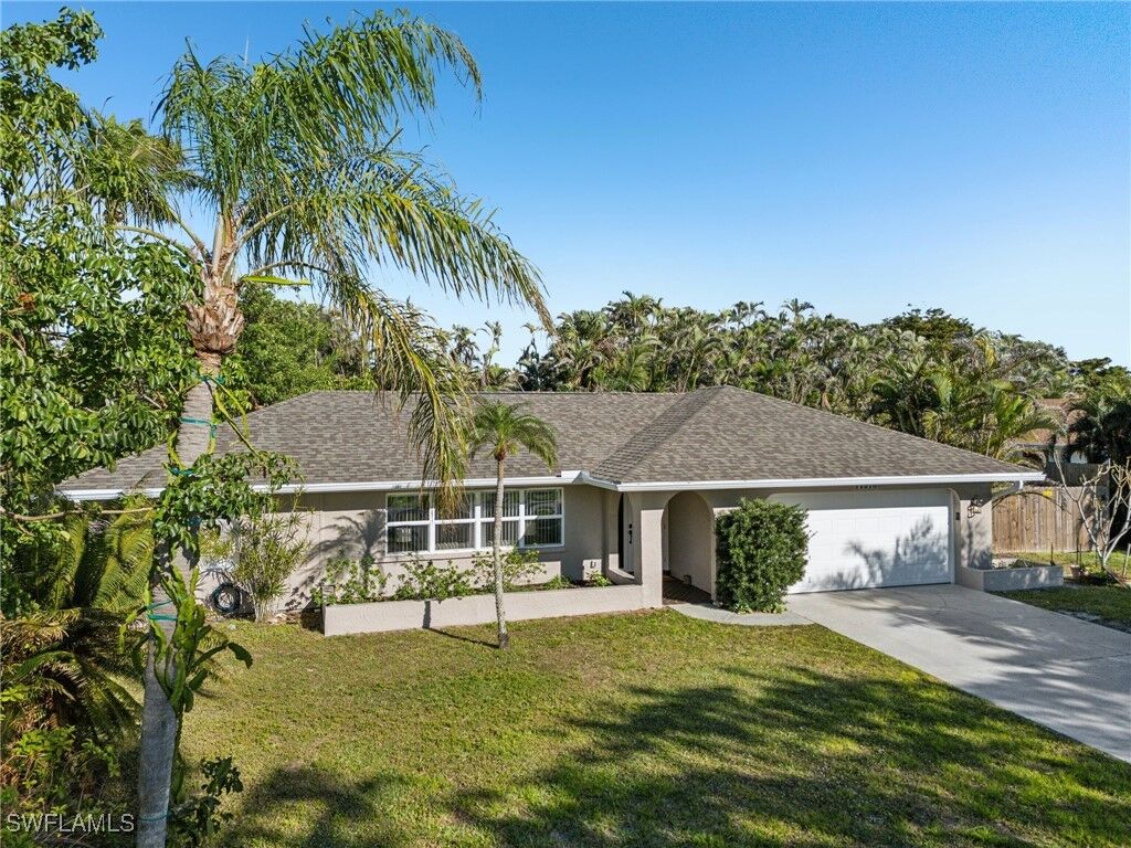 Property Photo: 14910 Bonaire Circle FL 33908