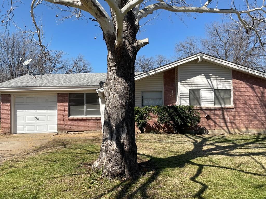 Property Photo: 8832 Myra Street TX 76108