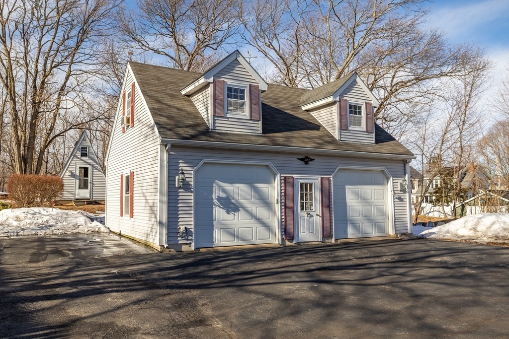 Property Photo:  179 Varnum Avenue 2  MA 01854 