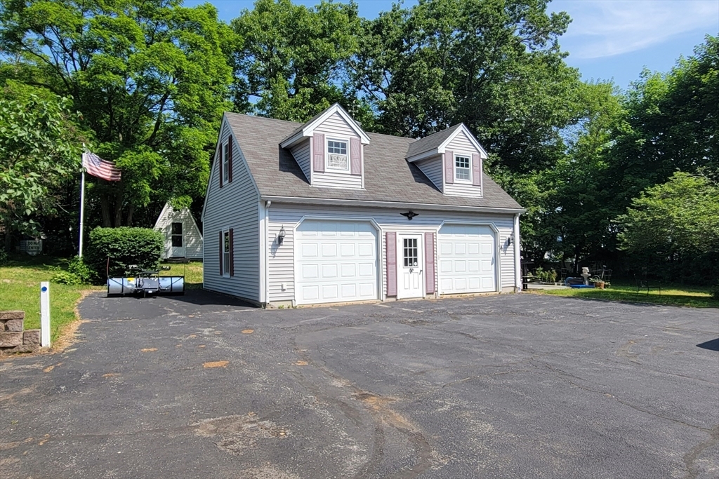 Property Photo:  179 Varnum Avenue 2  MA 01854 