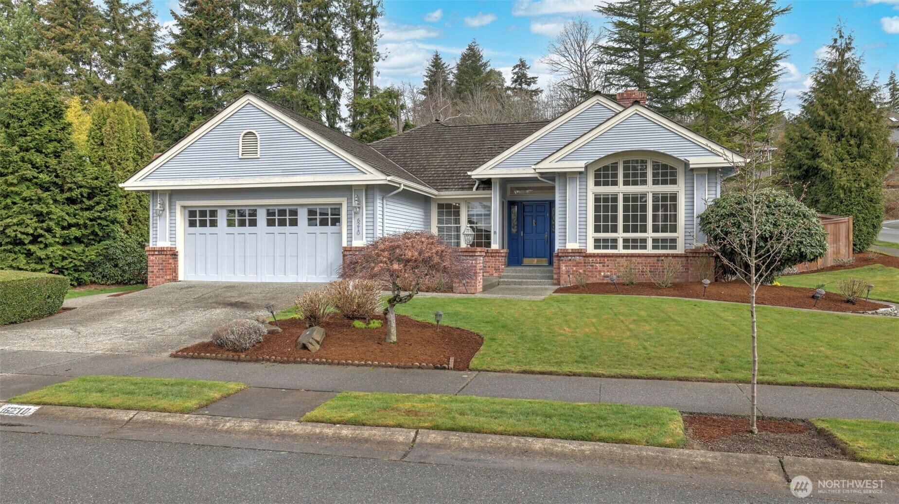 Property Photo: 6210 139th Place SE WA 98006