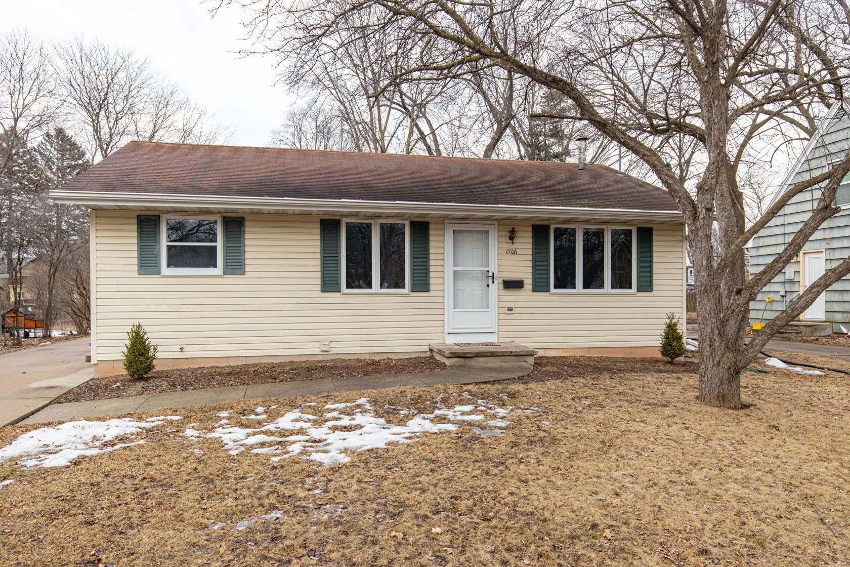 1706 S Memorial Drive  Appleton WI 54915 photo