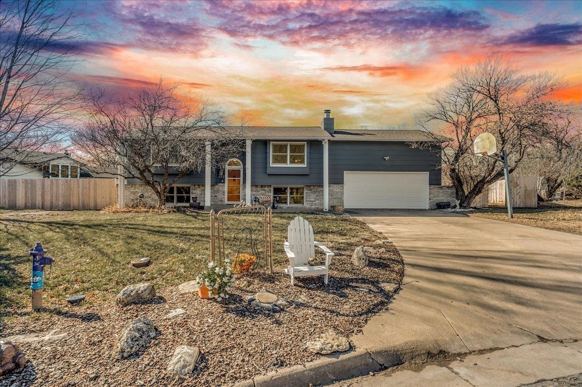 Property Photo:  347 N Commanche Ct  KS 67067 