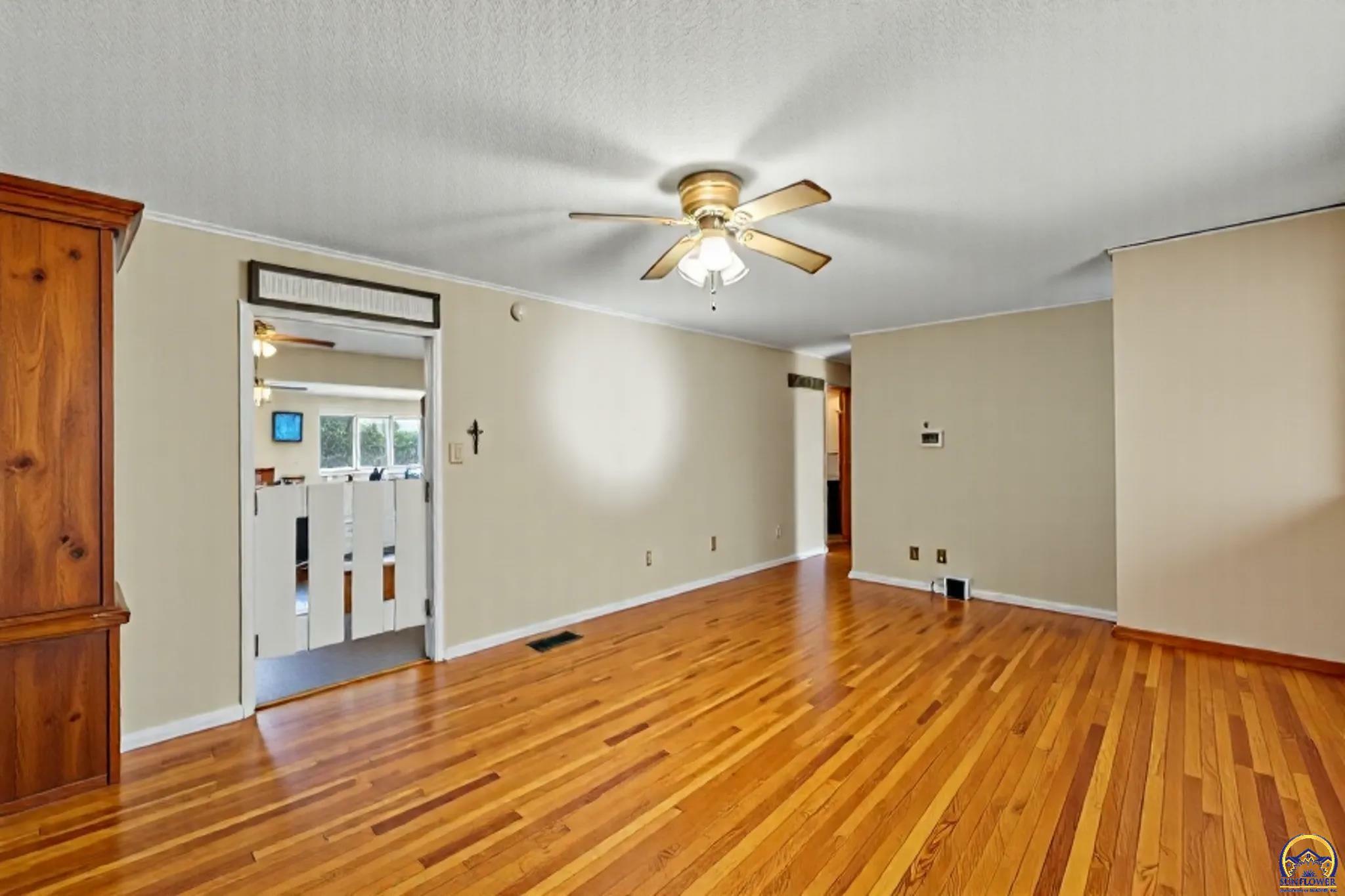 Property Photo: 3832 SE 37th St KS 66605