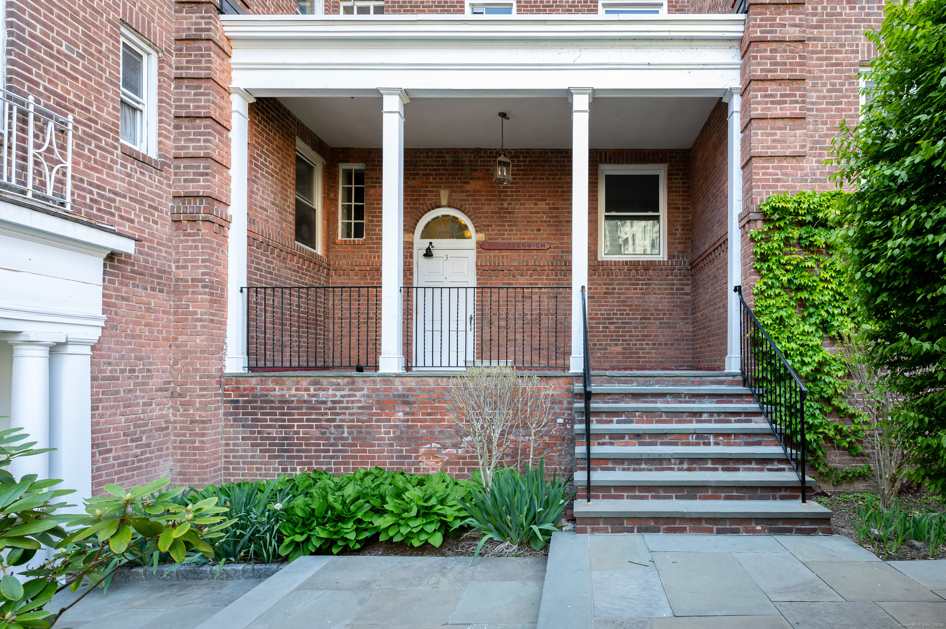 Property Photo:  70 Strawberry Hill Avenue Apt 3-3B  CT 06902 