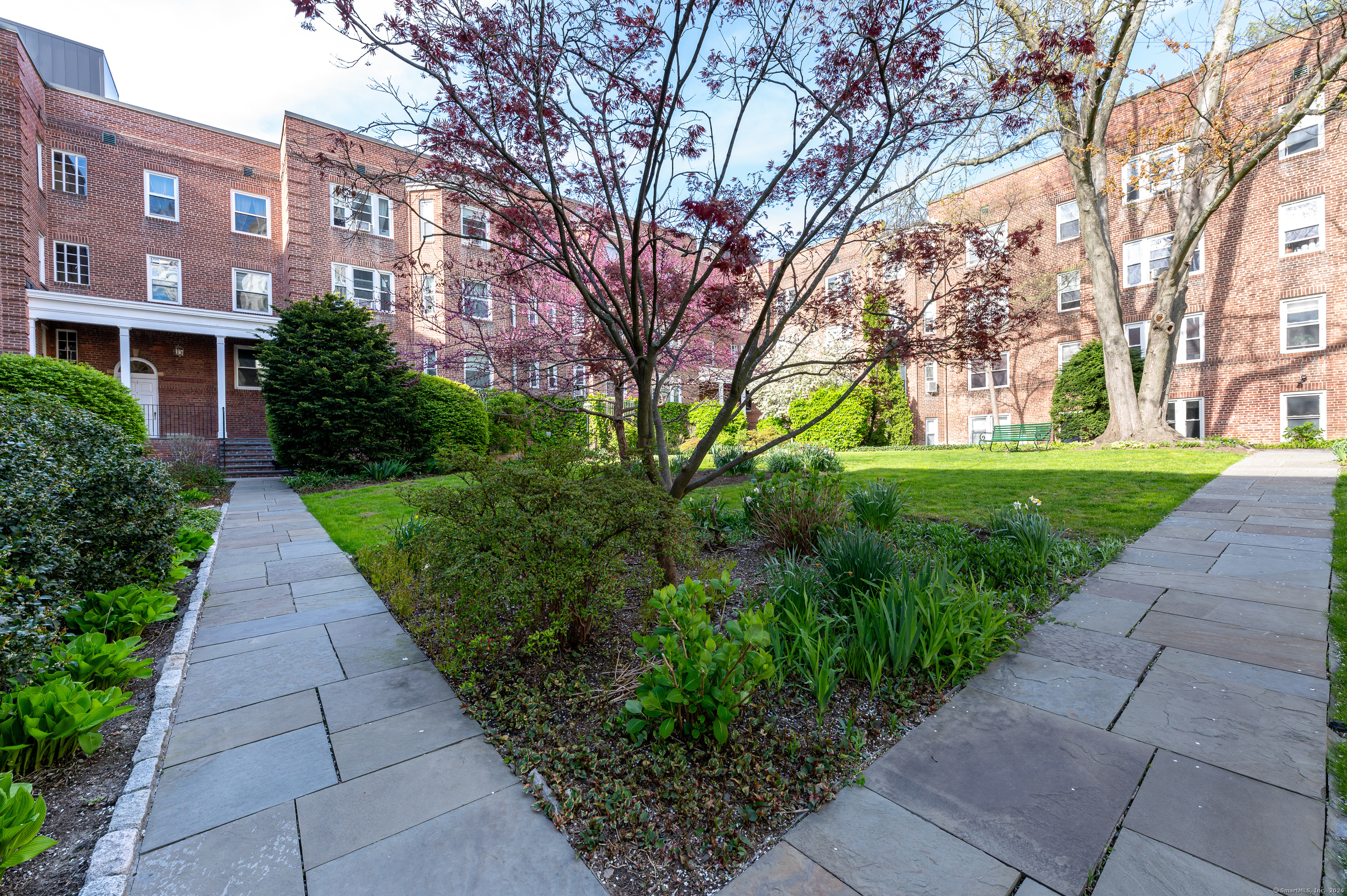 Property Photo:  70 Strawberry Hill Avenue Apt 3-3B  CT 06902 