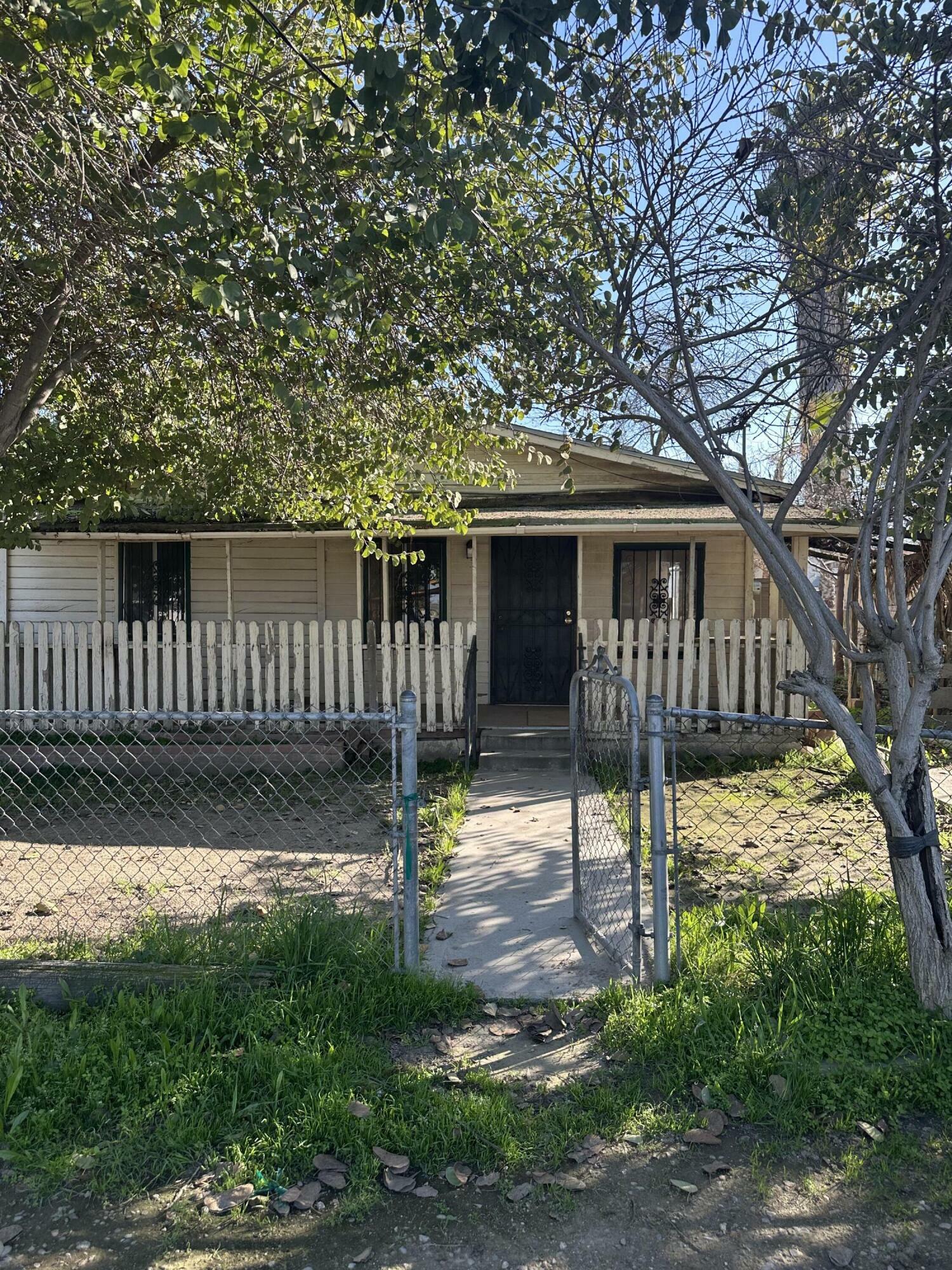 Property Photo:  439 E Cedar Avenue  CA 93219 