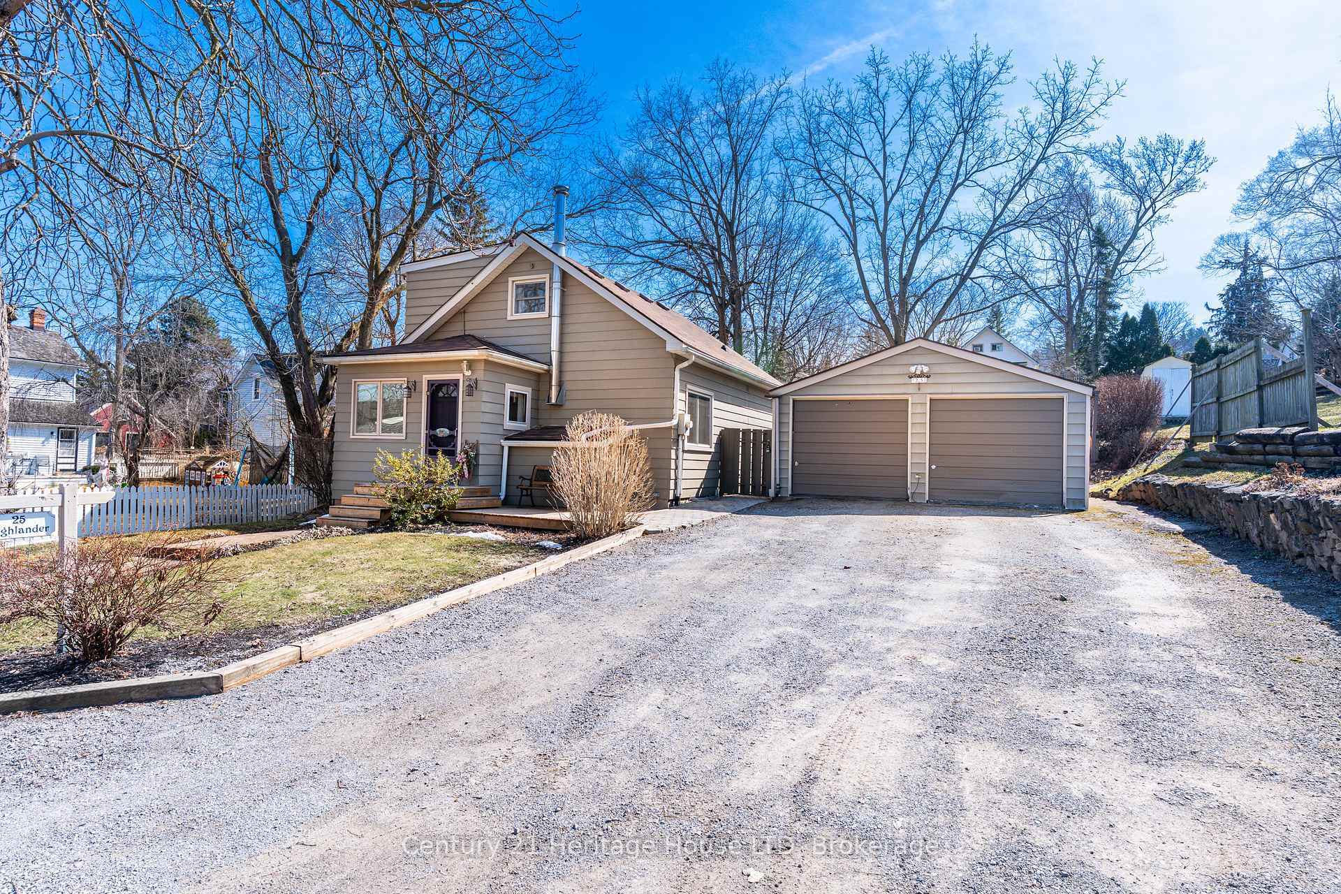 Property Photo: 25 Highlander St Street ON L0S 1L0