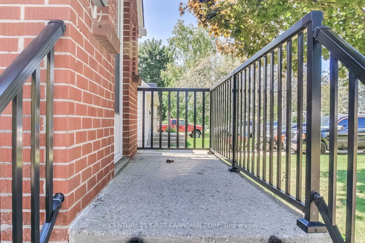 Property Photo: 1891 Parkhurst Avenue ON N5V 2C4