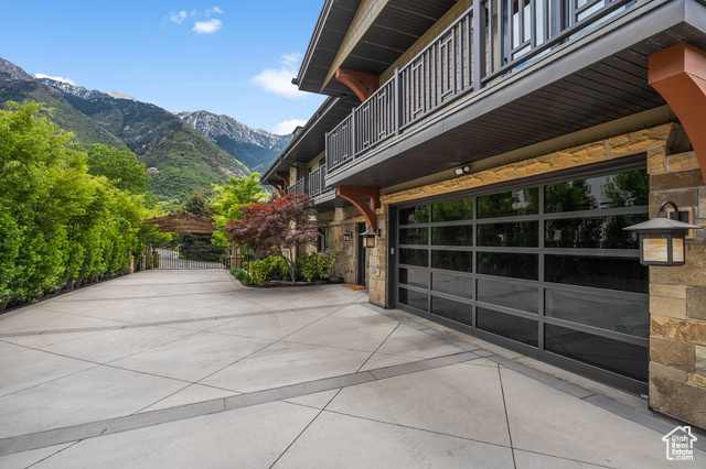 Property Photo: 17 S Crosshill Ln UT 84092