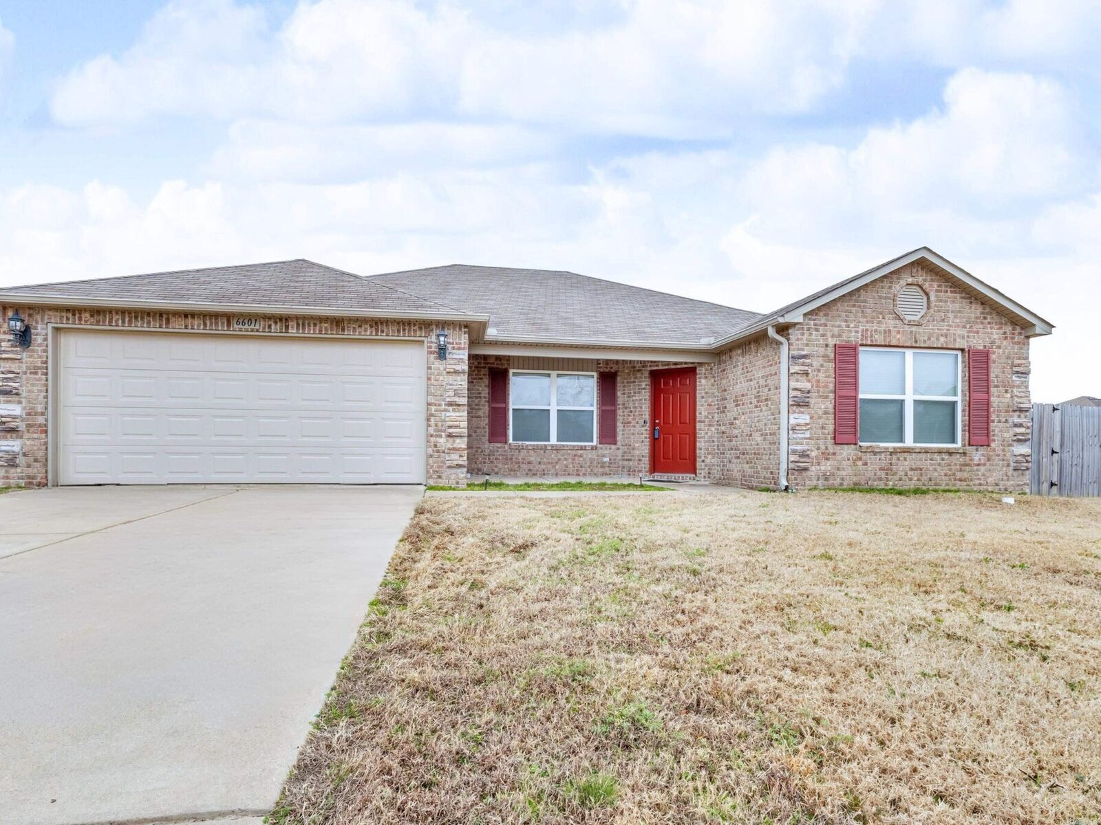 Property Photo: 6601 Ridgemist Cove AR 72117