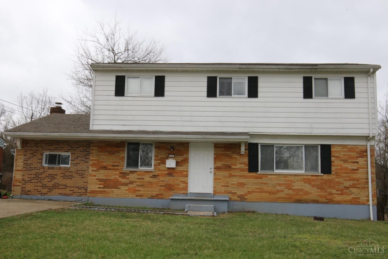 Property Photo: 1337 Meredith Drive OH 45231