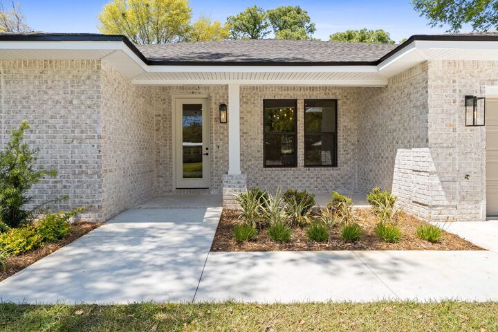 Property Photo:  85 NE Laurie Drive  FL 32548 