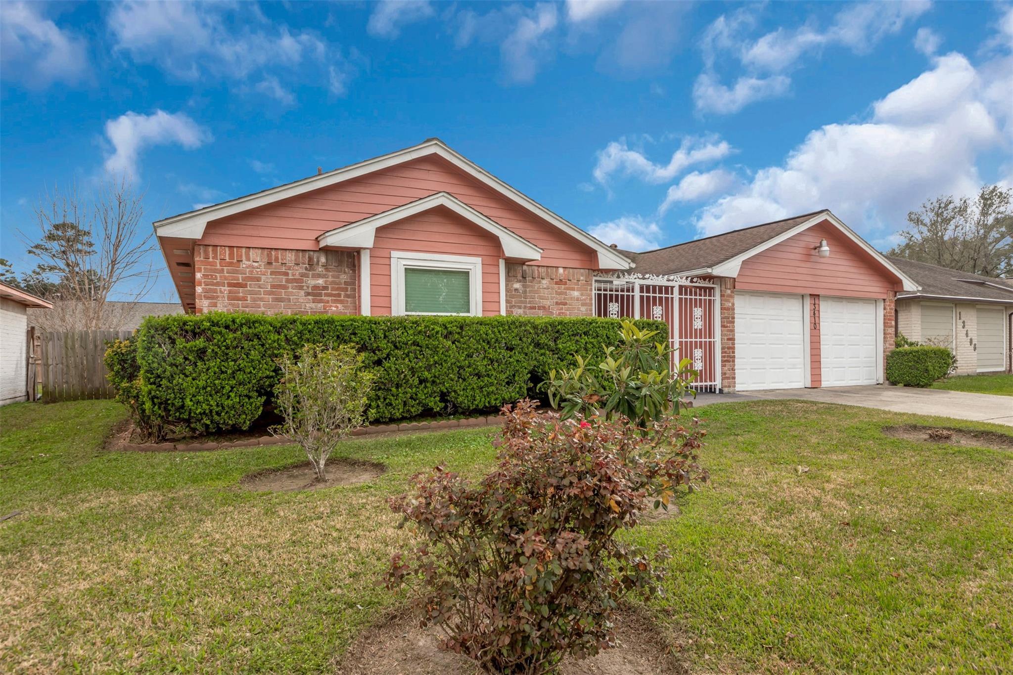 Property Photo: 13410 S Thorntree Drive TX 77015