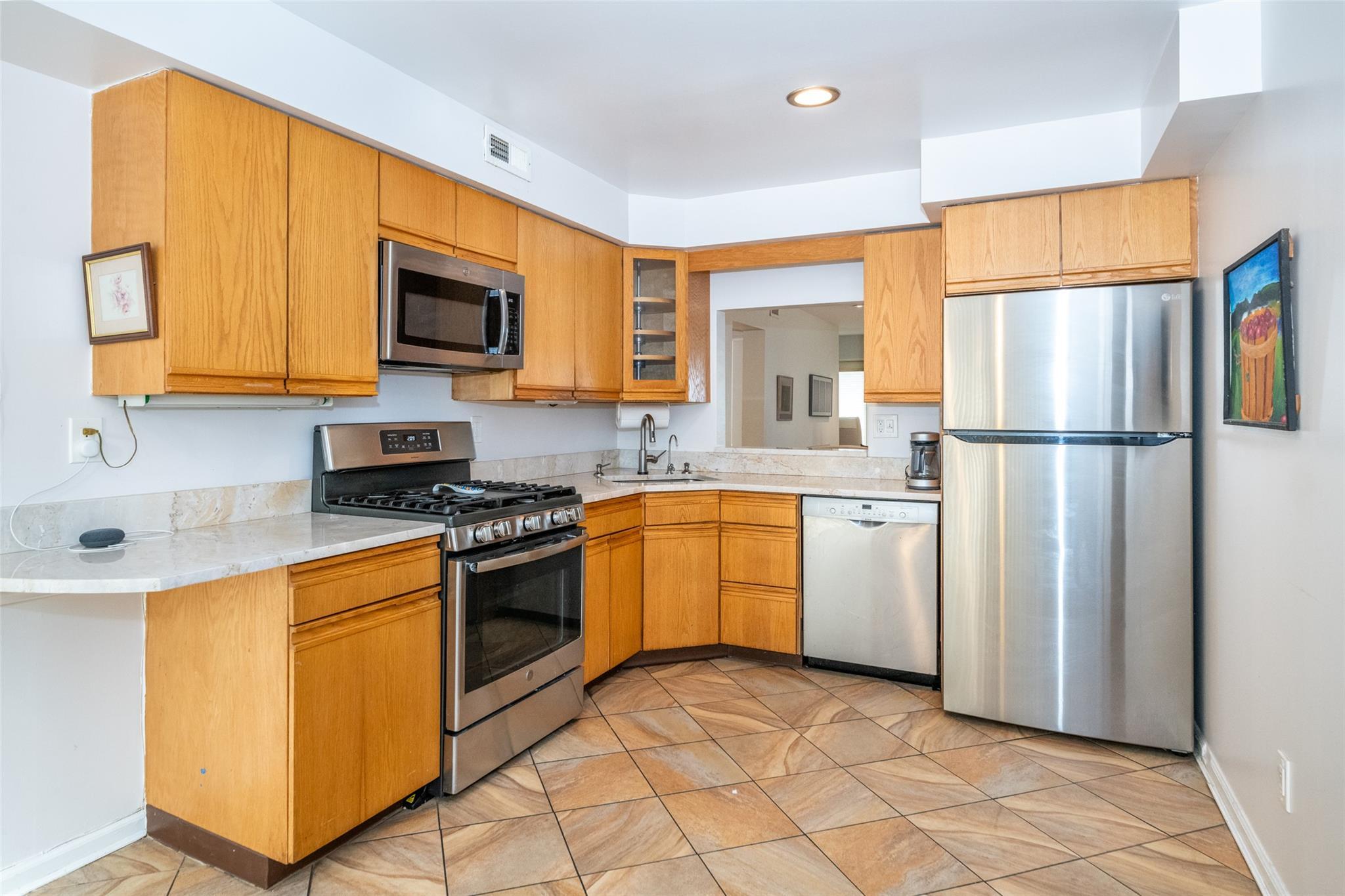 Property Photo:  26 Deepwater Way 44  NY 10464 