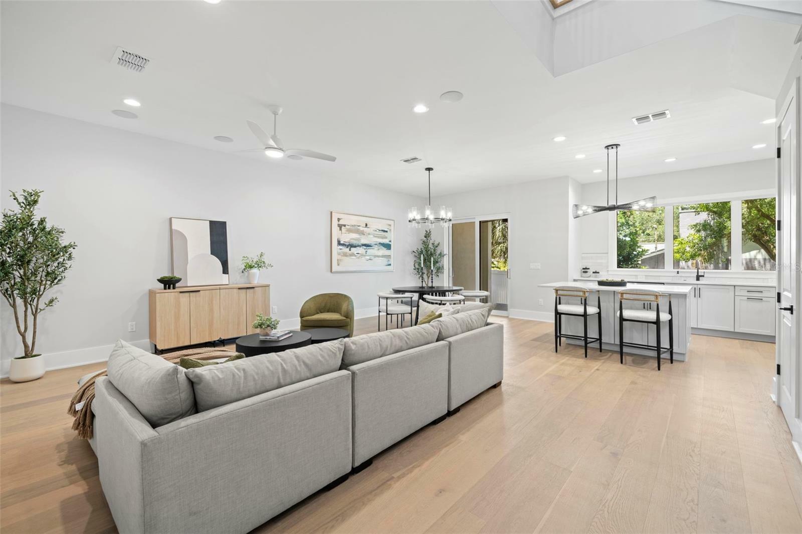 Property Photo: 216 N Hesperides Street FL 33609