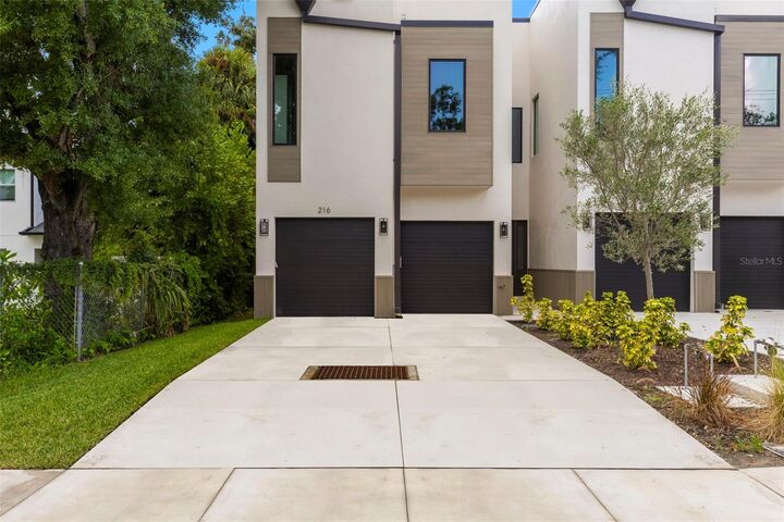 Property Photo: 216 N Hesperides Street FL 33609