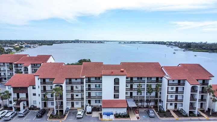 Property Photo: 1602 Stickney Point Road 404 FL 34231