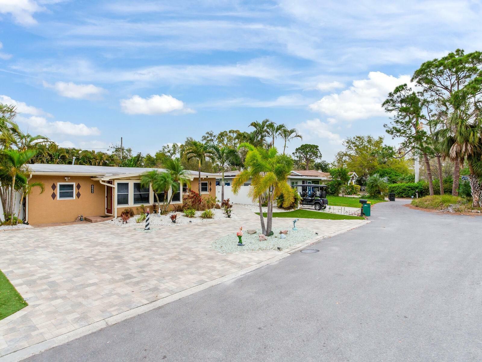 Property Photo:  6433 Flamingo Way S  FL 33707 