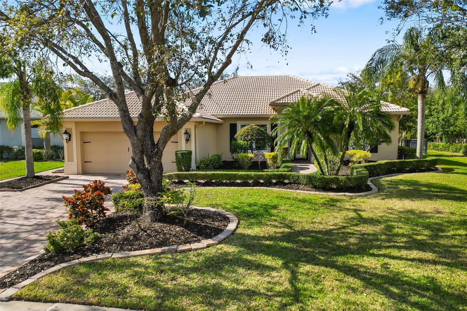 Property Photo: 1106 Brambling Court FL 34212