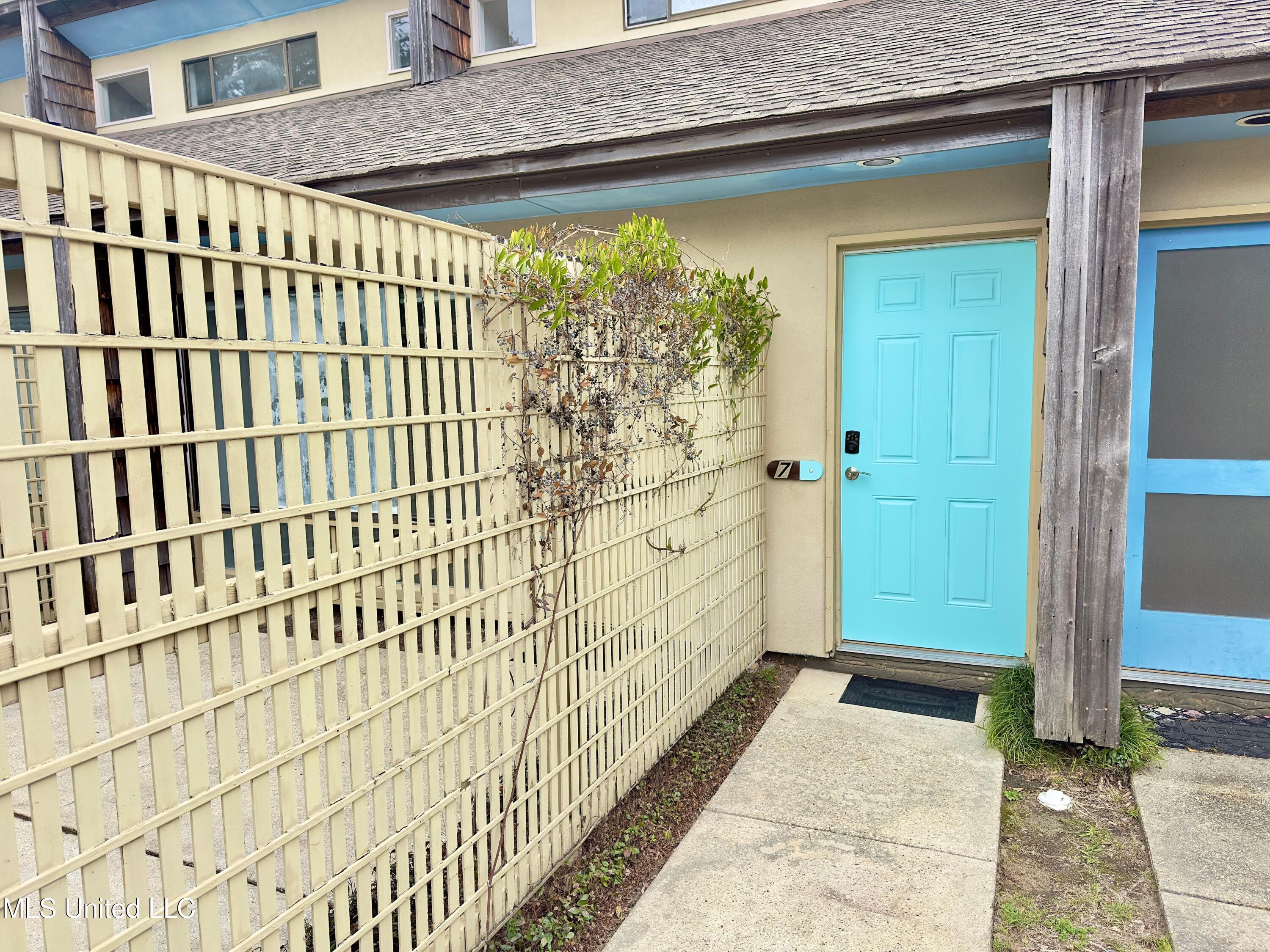 Property Photo:  828 Oakleigh Avenue  MS 39507 