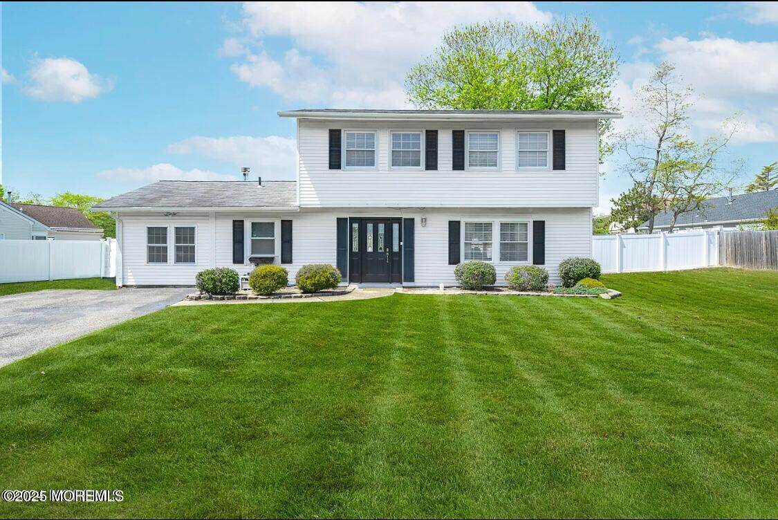 Property Photo:  6 Dublin Court  NJ 08753 