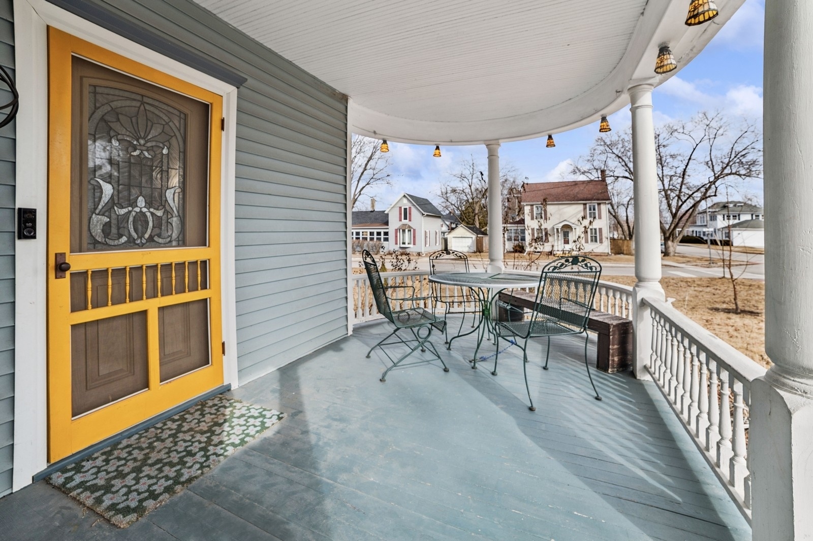 Property Photo:  207 S Locust Street  IL 60135 