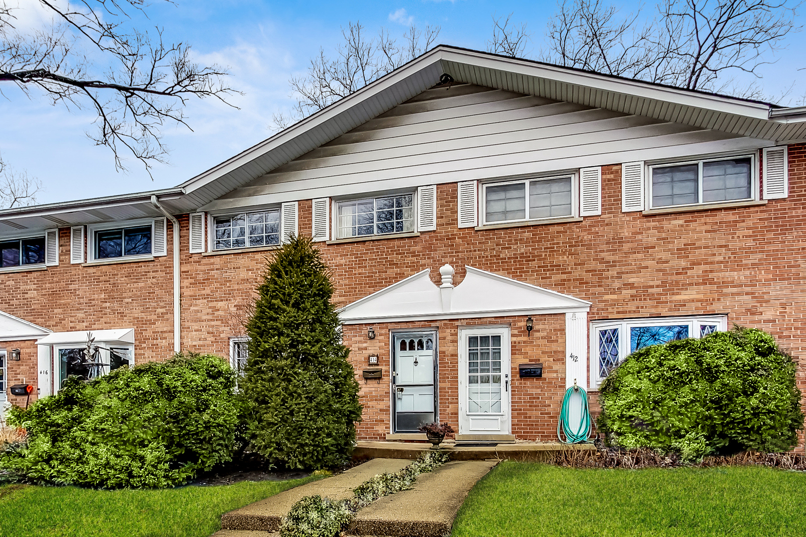 Property Photo:  414 Skokie Court  IL 60091 