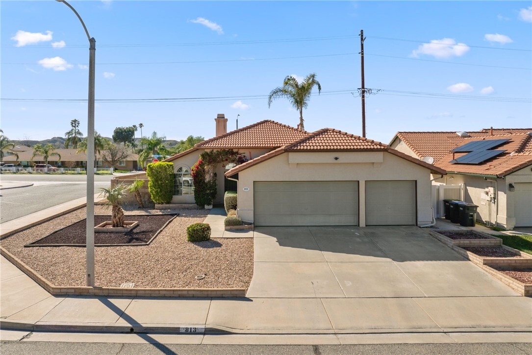 Property Photo: 813 Pike Drive CA 92544