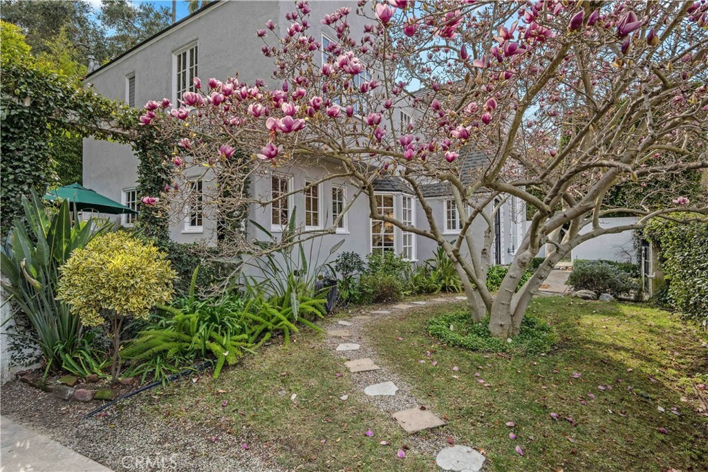 Property Photo: 3158 Oakshire Drive CA 90068