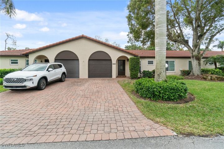 Property Photo: 1094 Forest Lakes Drive FL 34105