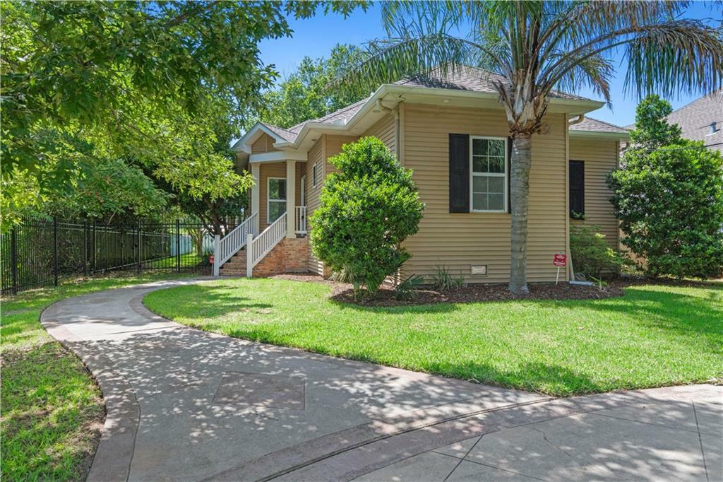 Property Photo: 6300 Bellaire Drive LA 70124