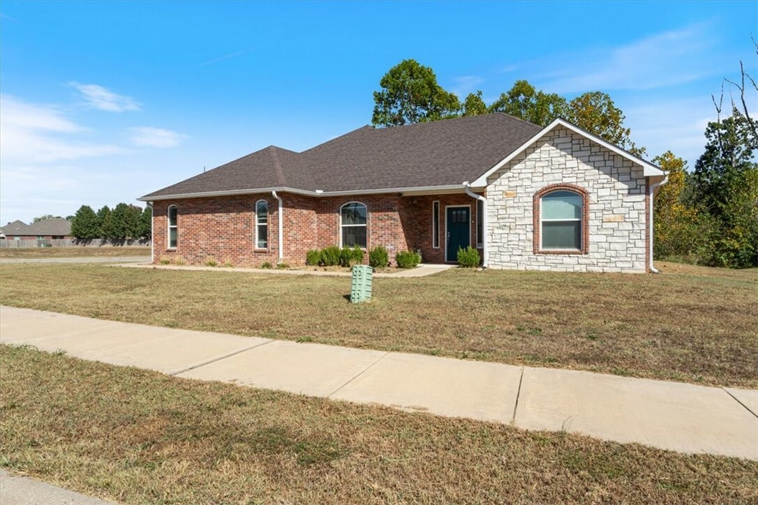 Property Photo:  850 Silver Leaf Lane  AR 72761 