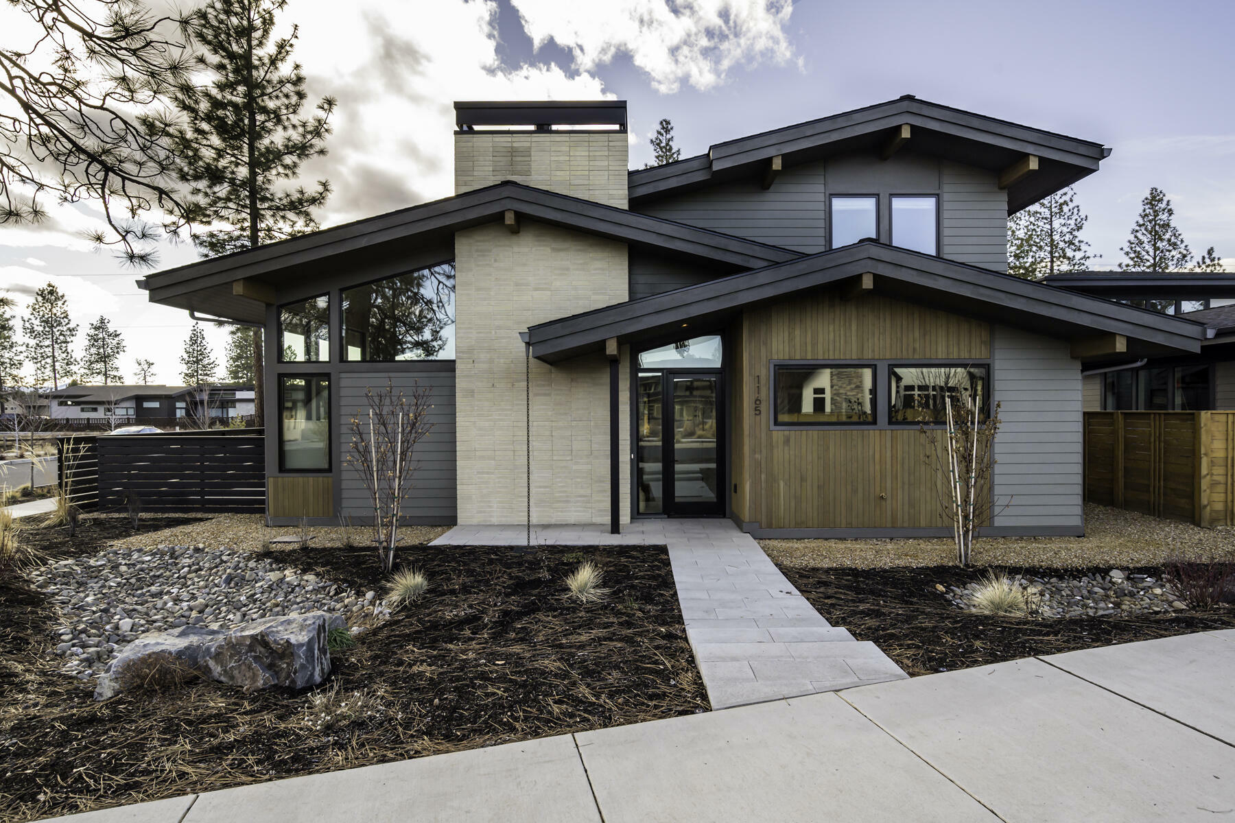 Property Photo: 1165 NW Singleton Place OR 97703