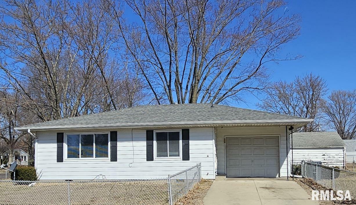 Property Photo: 1428 S 6th Street IL 61554
