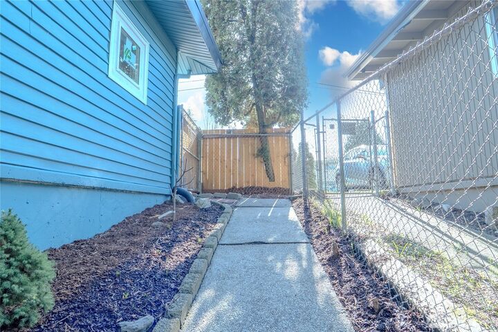 Property Photo:  30204  7th Avenue S  WA 98003 