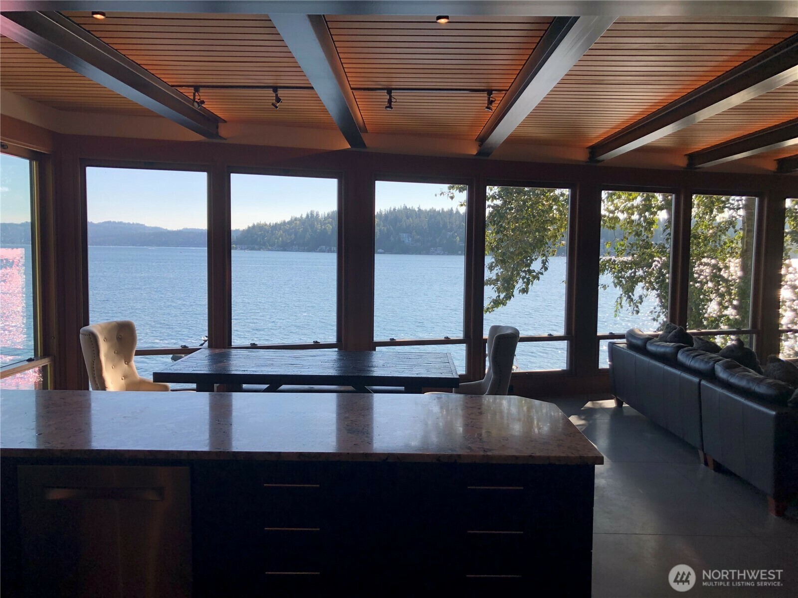 Property Photo:  2881 E Lake Sammamish Parkway NE  WA 98074 