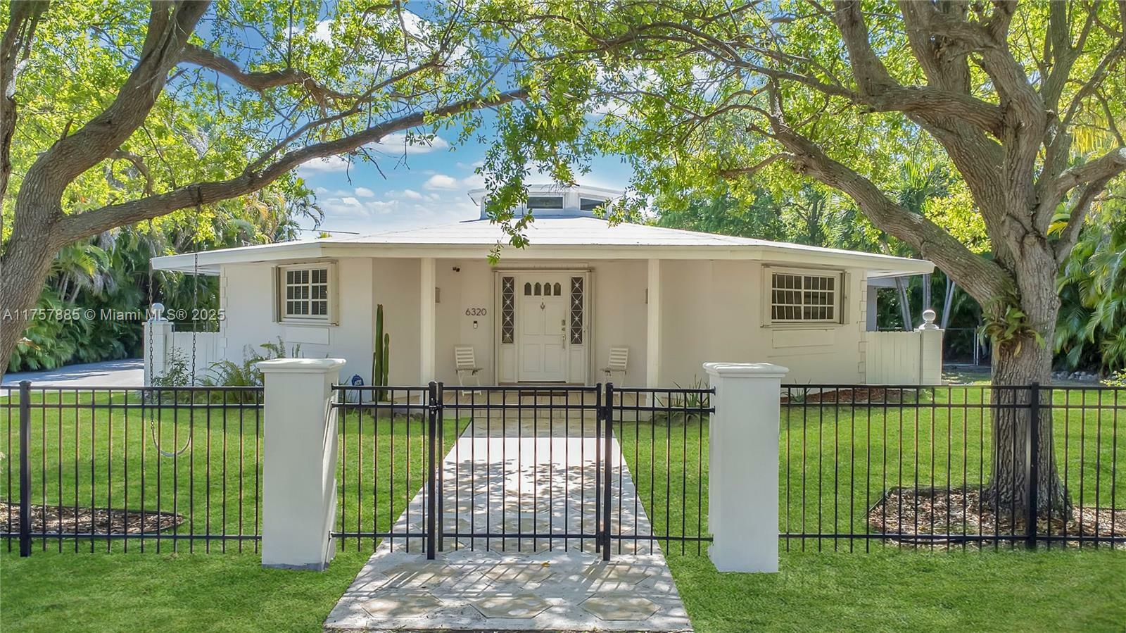 6320 SW 144th St  Coral Gables FL 33158 photo