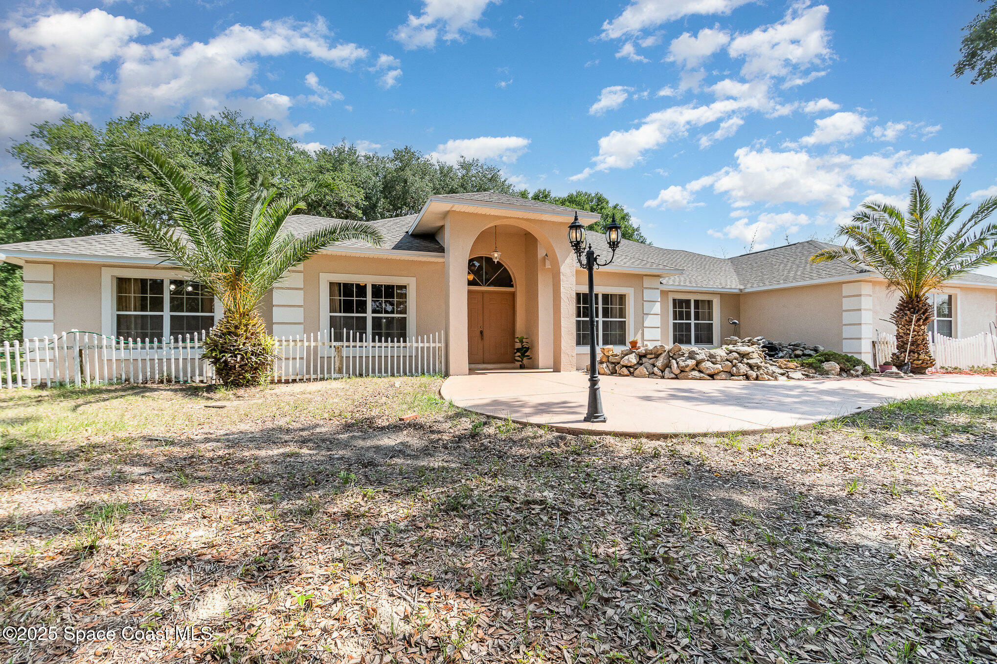 Property Photo: 22619 State Road 44 FL 32736